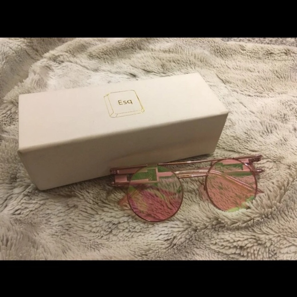 Dollskill Esqape Glasses